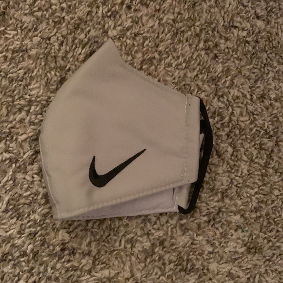 Mask for Women & Men - Picture 8 of 13